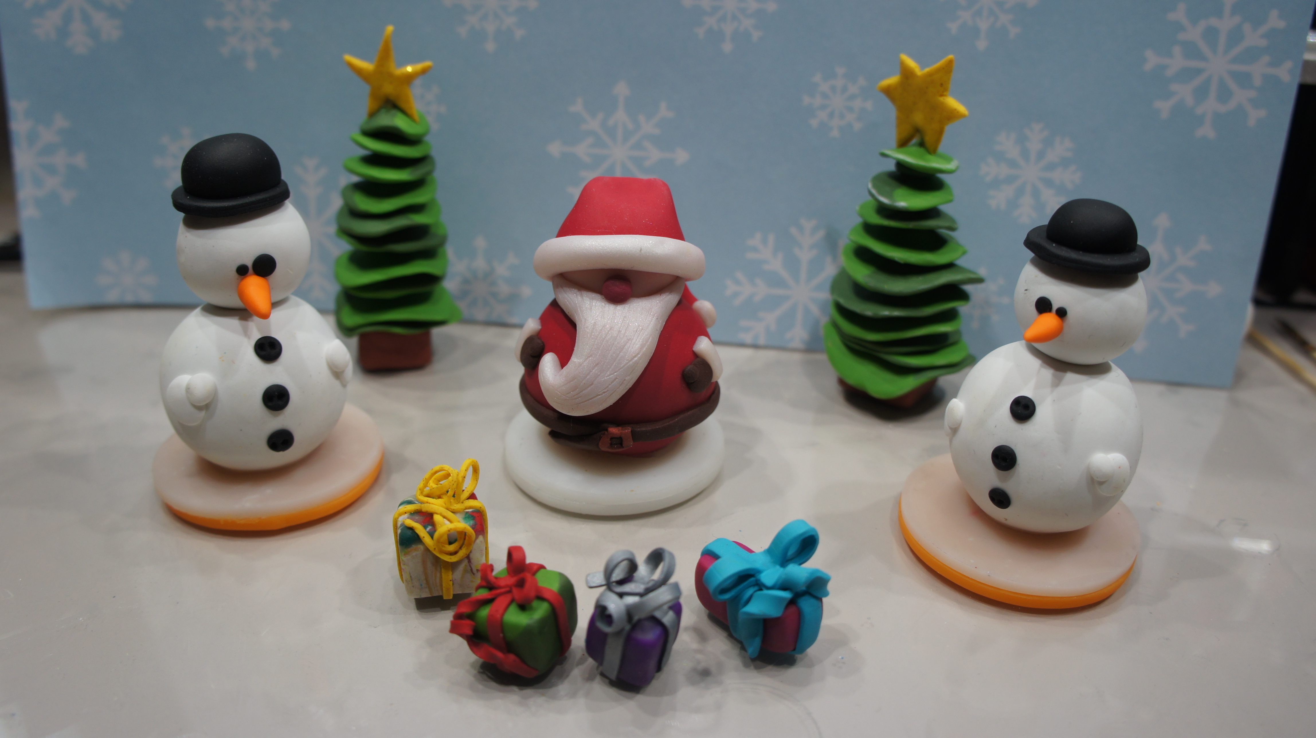 père noël et bonhomme de neige en argile polymère en AdOo