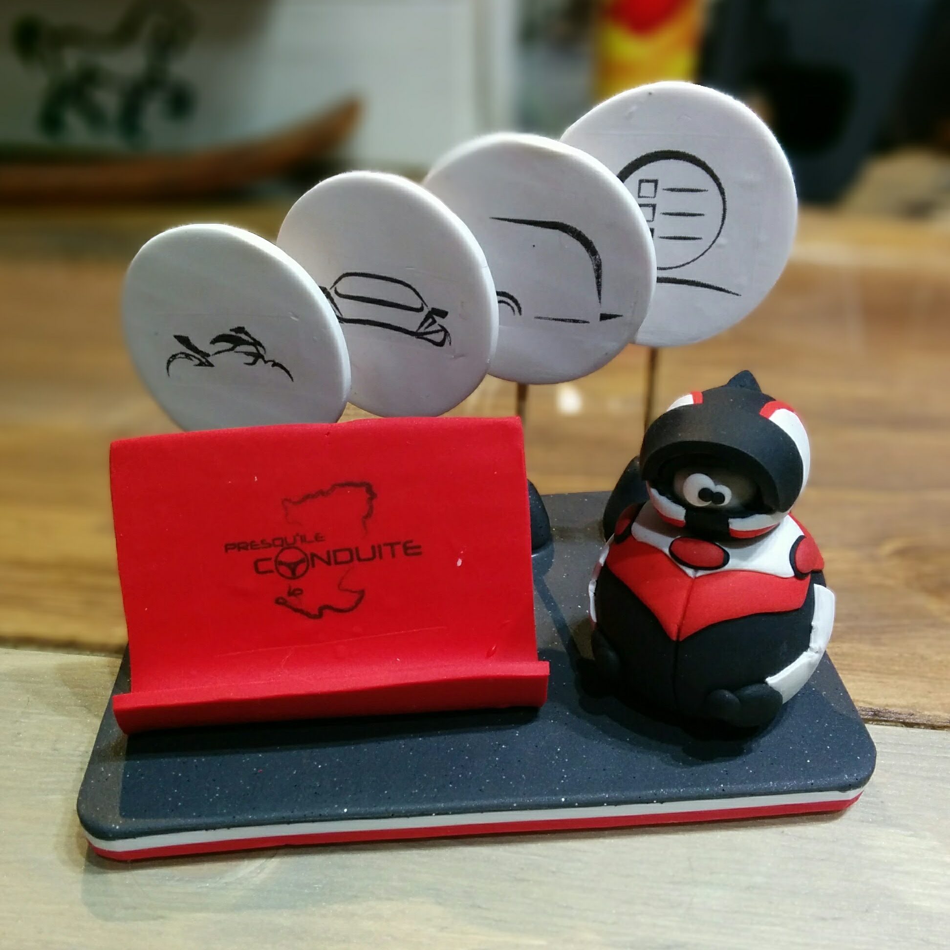 porte carte en argile polymère AdOo pour Presqu'Ile conduite