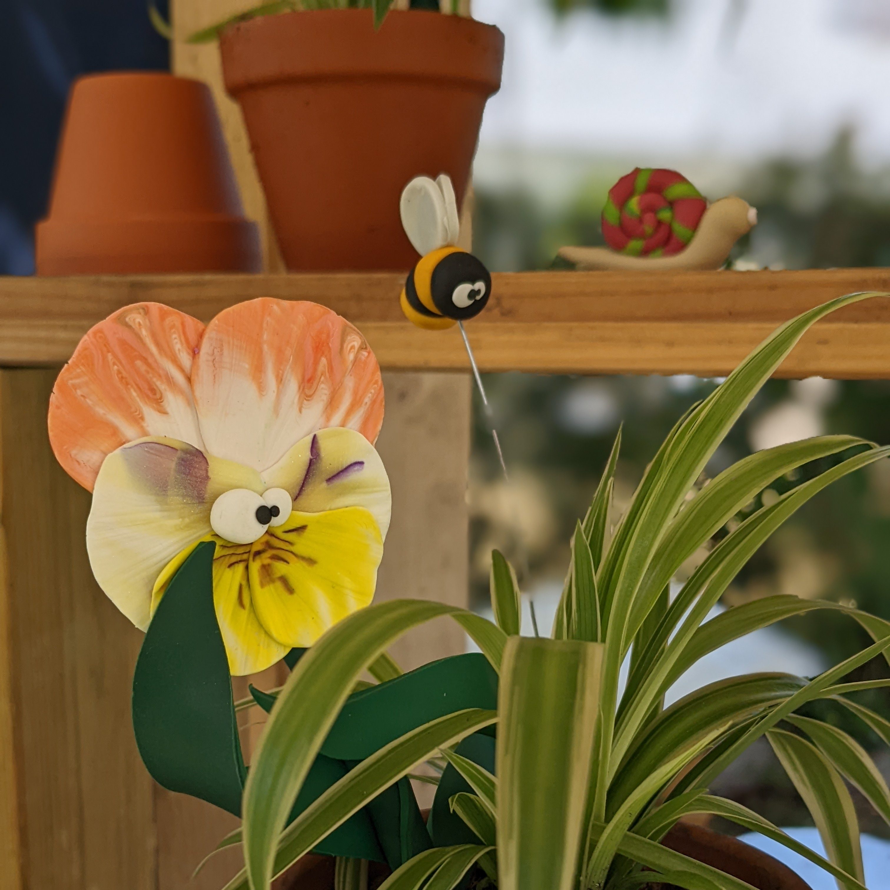 abeilles et fleurs en AdOo argile polymère