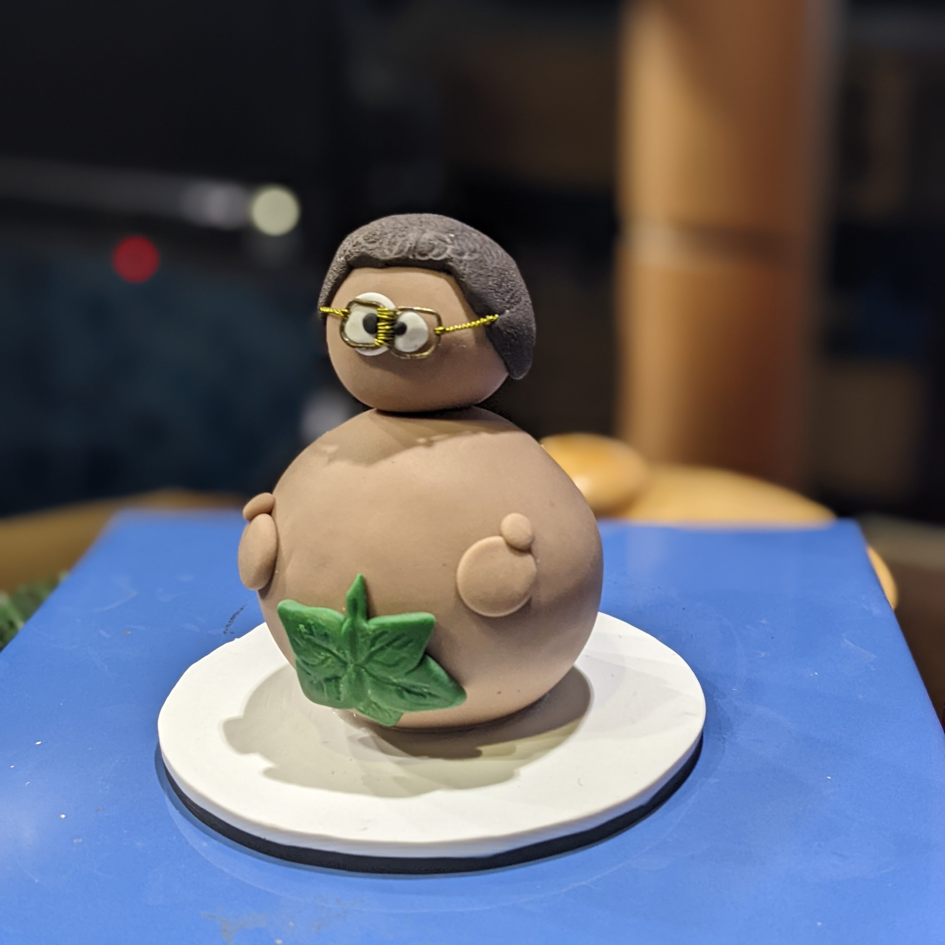 figurine personnalisée en tenue d'Adam AdOo argile polymère